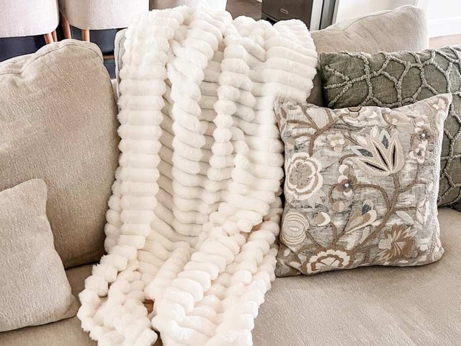 Fleece Throw Blanket Only $8.49 Shipped for Amazon Prime Members (Reg. $18)