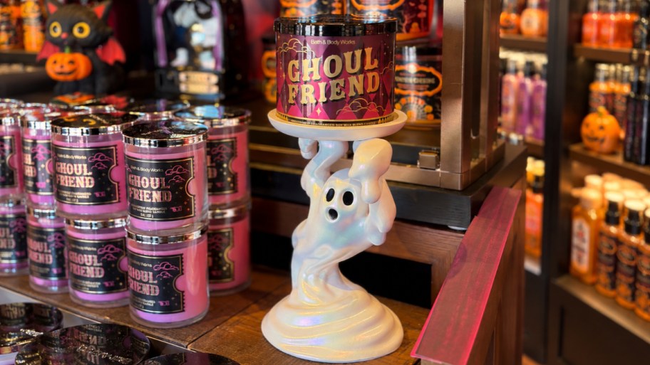 3 wick candle and ghost pedastal