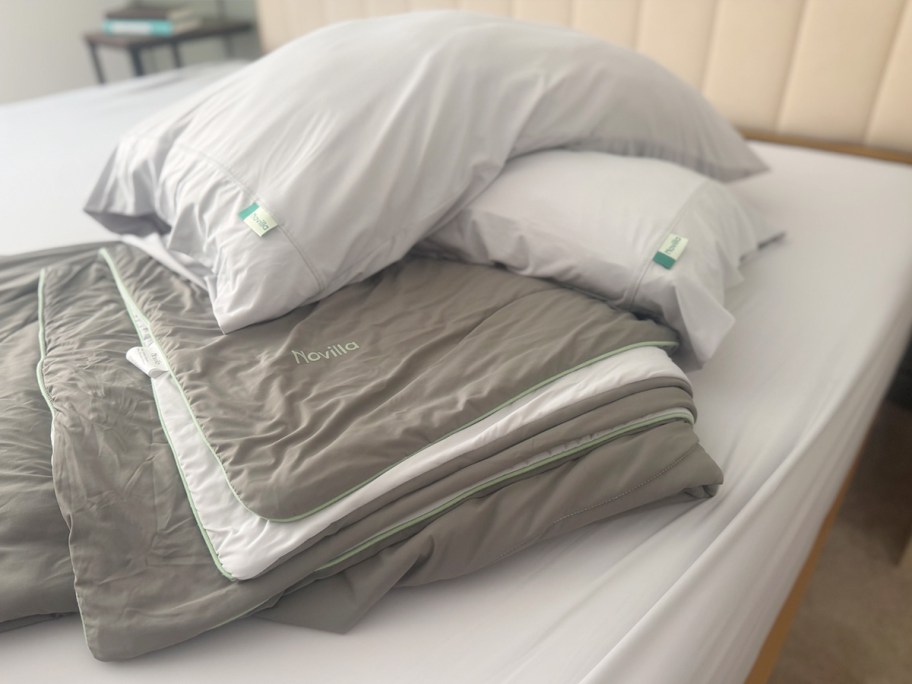 gray comforter and white pillows on bed 