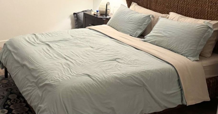 Queen Comforter 7-Piece Set Only $23.99 Shipped on Amazon | Includes Sheets & Pillowcases