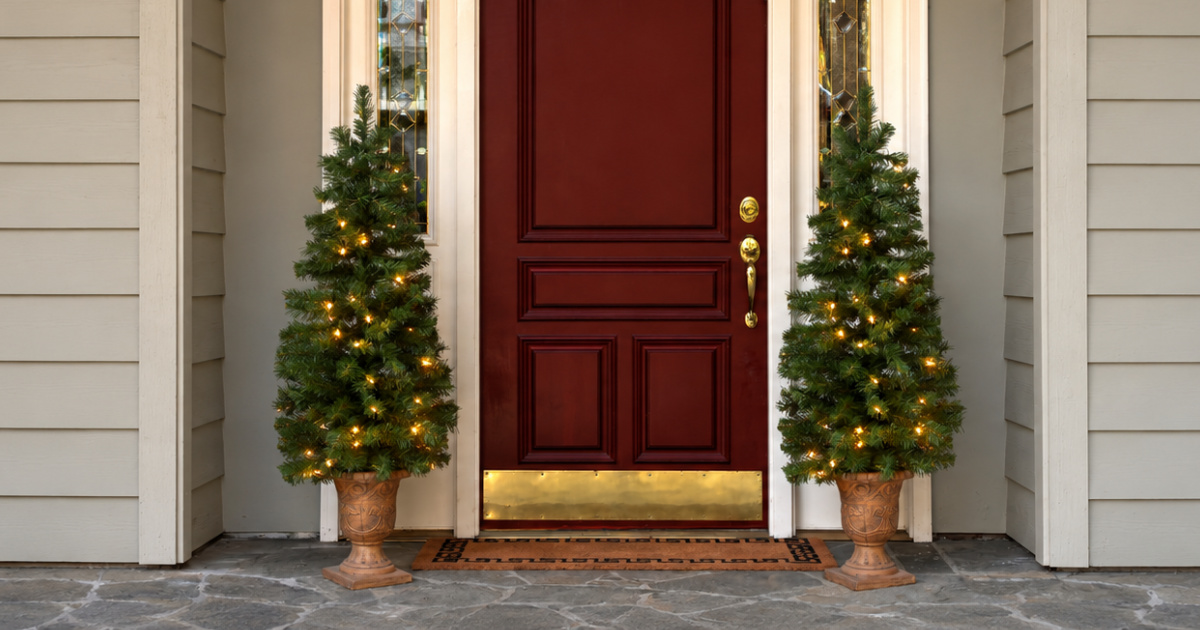 50% Off Pre-Lit Christmas Trees – Only $19.94 Shipped w/ Prime (Reg. $40)