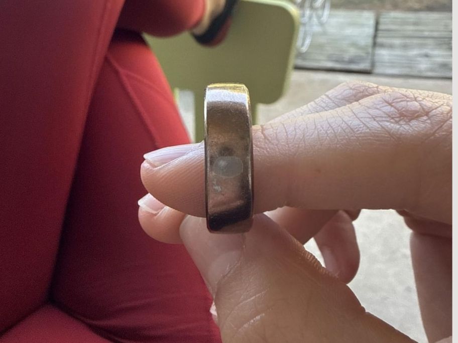hand holding RingConn Gen 2 Air Ultra-Thin Smart Ring