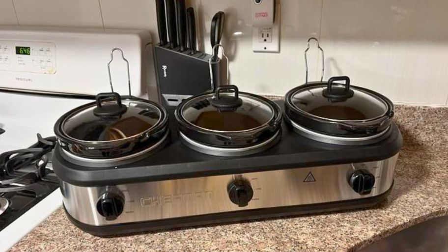 Slow cooker and buffet on top of the table