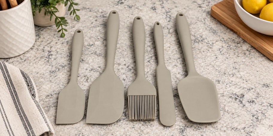 Amazon Basics Silicone 5-Piece Spatula Set Only $6.64 Shipped (Reg. $13)