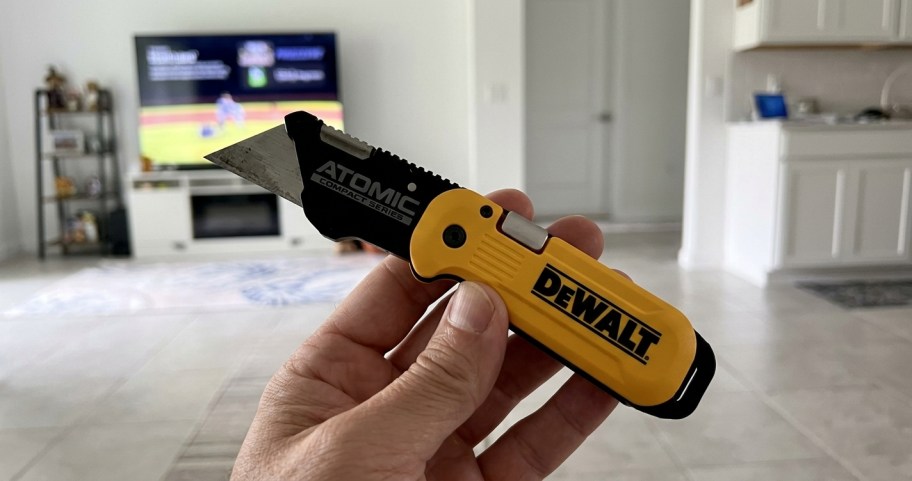 DEWALT Folding Utility Knife Just $6.70 on Amazon (Reg. $10) | Easy Stocking Stuffer!